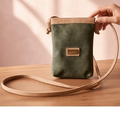 Pochette téléphone en liège Olive